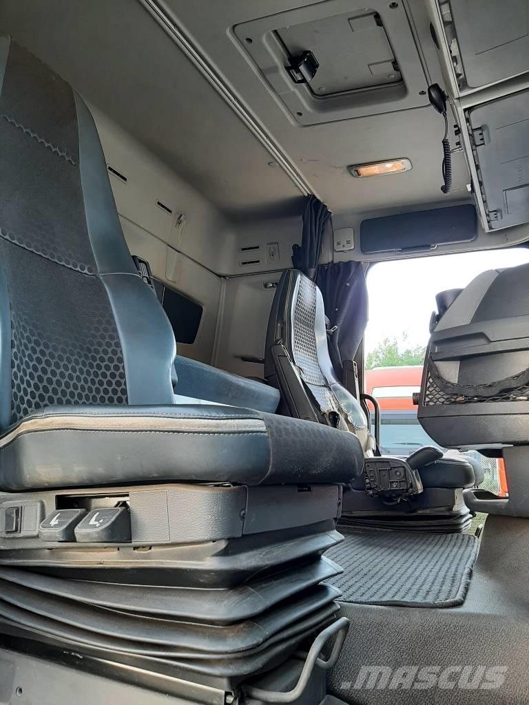 Volvo FH 13 貨箱式卡車