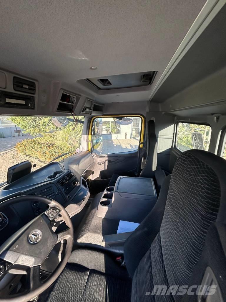 Mercedes-Benz 1530 儲存用貨櫃