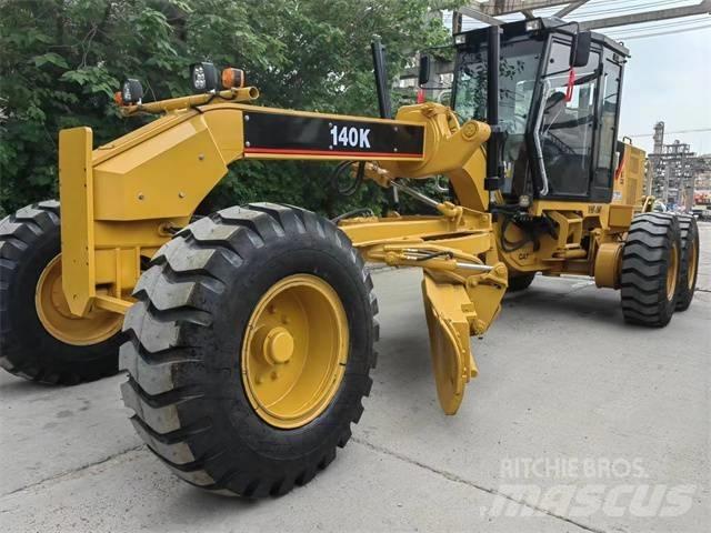 CAT 140 K 平土機