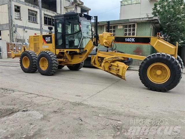 CAT 140 K 平土機
