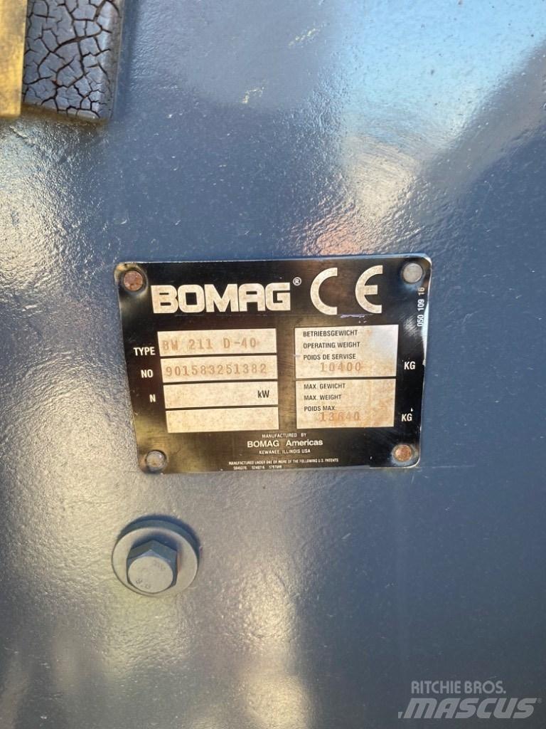 Bomag BW 211 D-40 複合式滾壓機