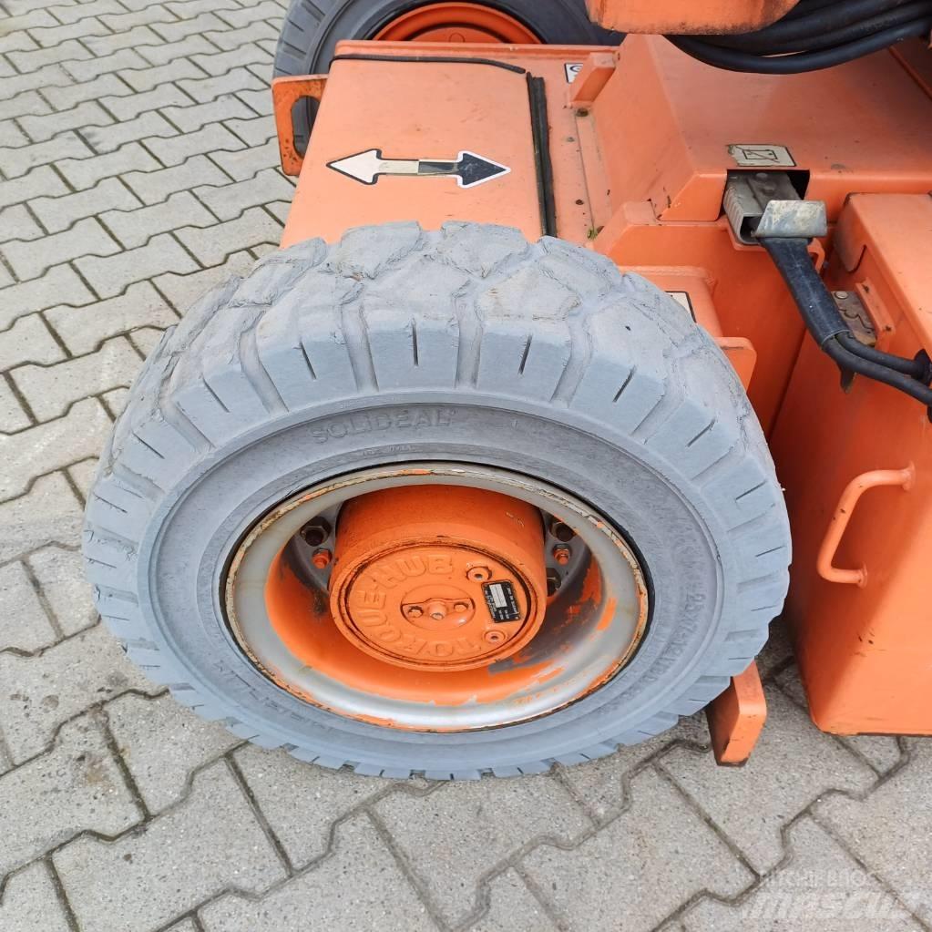 JLG E300AJP 曲臂高空作業車