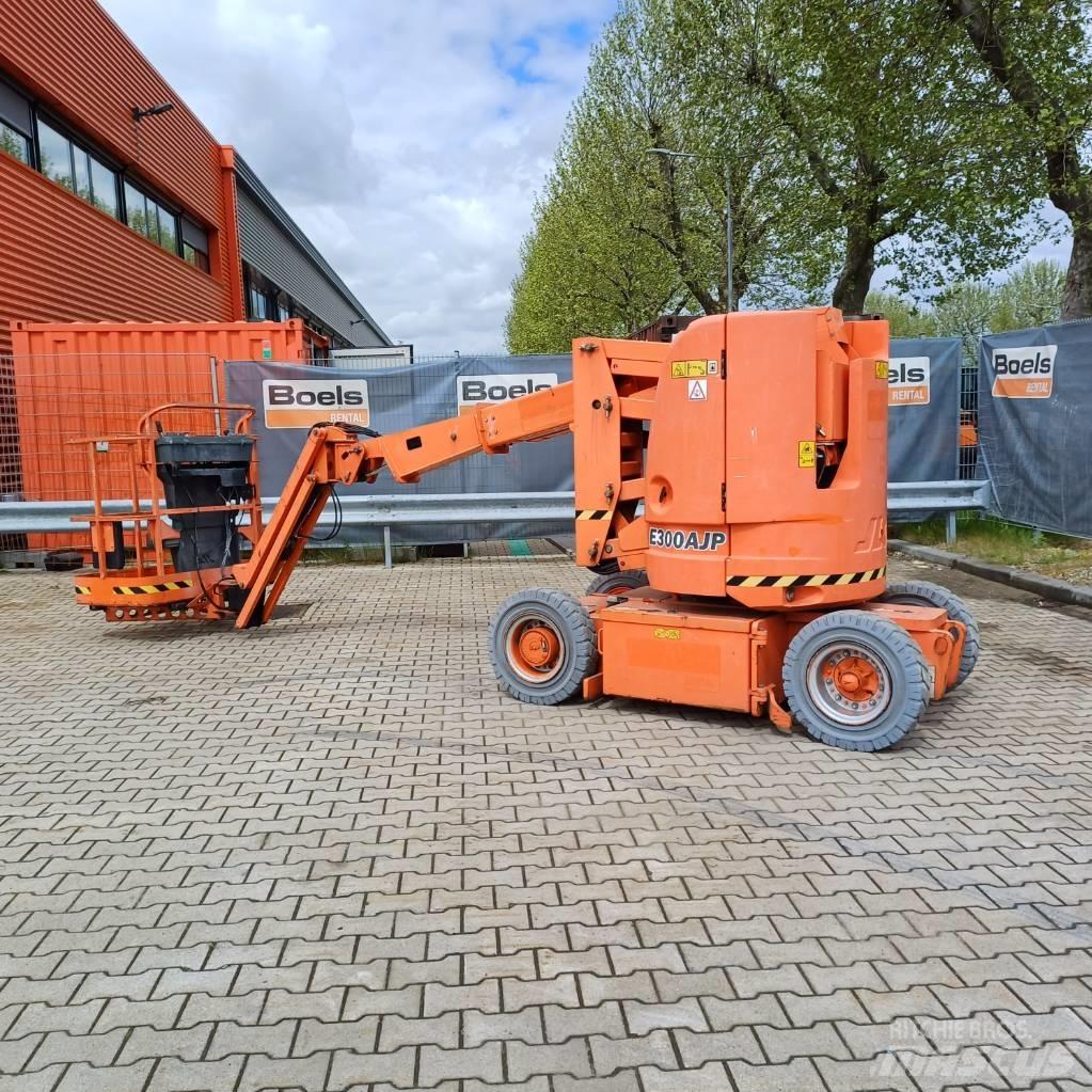 JLG E300AJP 曲臂高空作業車