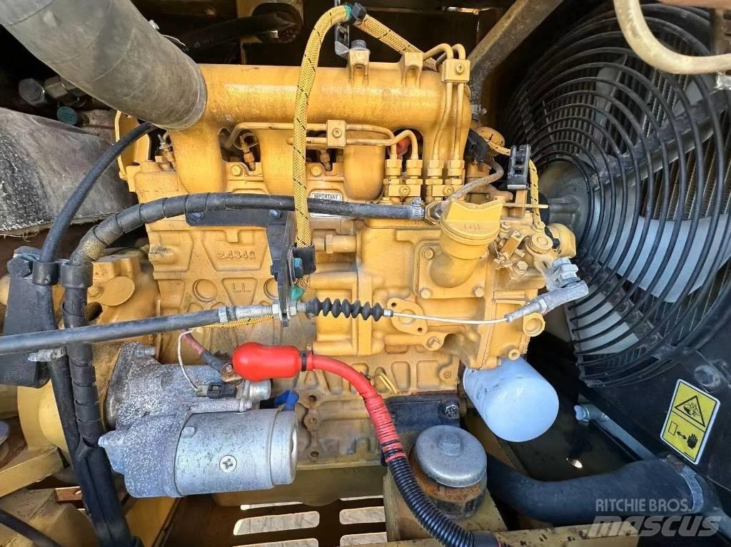 CAT 305.5 小型挖土機/掘鑿機<7t(小型挖掘機)