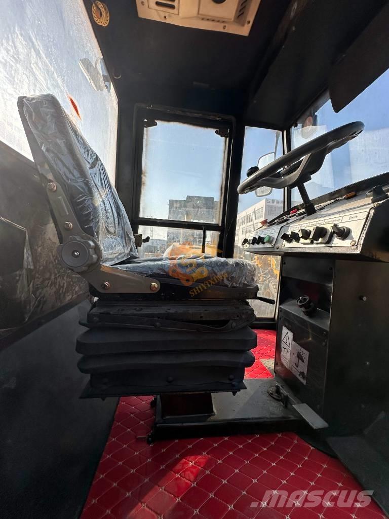 XCMG XD 103 土壤壓實機