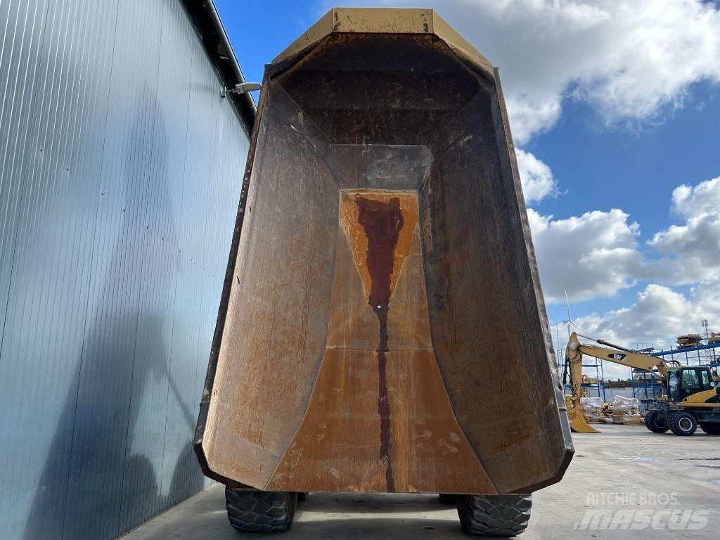 CAT 735B 鉸接式起吊車
