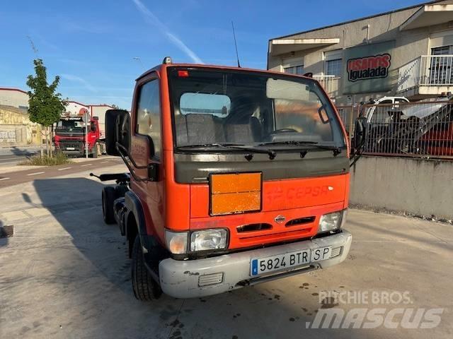 Nissan Cabstar E 廂式貨物運輸車