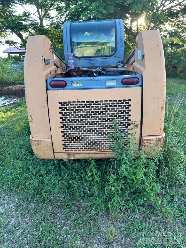 CASE SR 250 滑移轉向裝載機