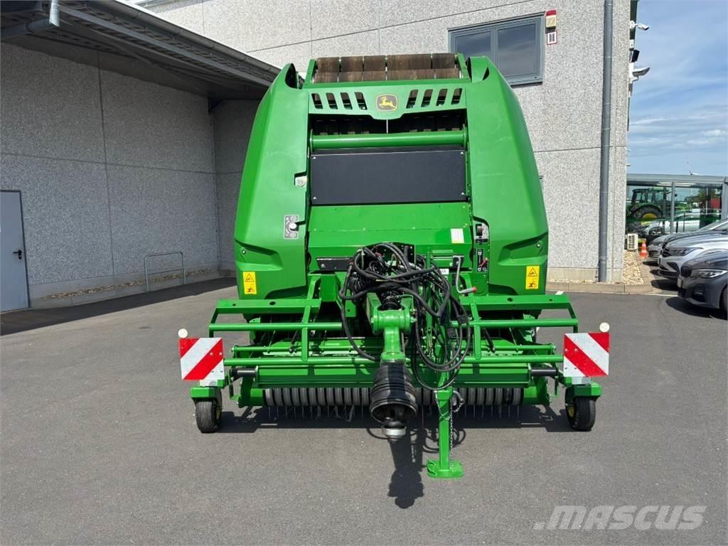 John Deere V451M 圓型牧草打包機
