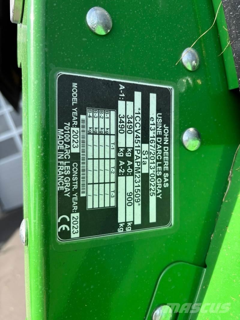 John Deere V451M 圓型牧草打包機