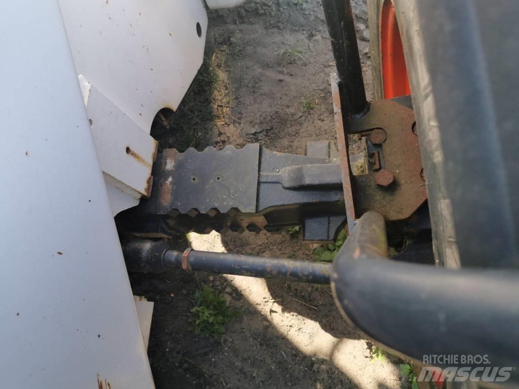 Bobcat T40140 2002r 反鏟裝載機