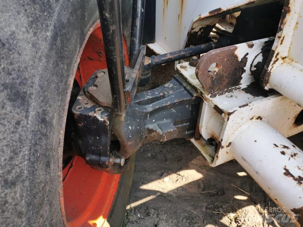 Bobcat T40140 2002r 反鏟裝載機