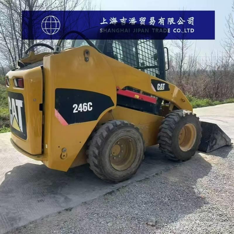 CAT 246 C 滑移轉向裝載機