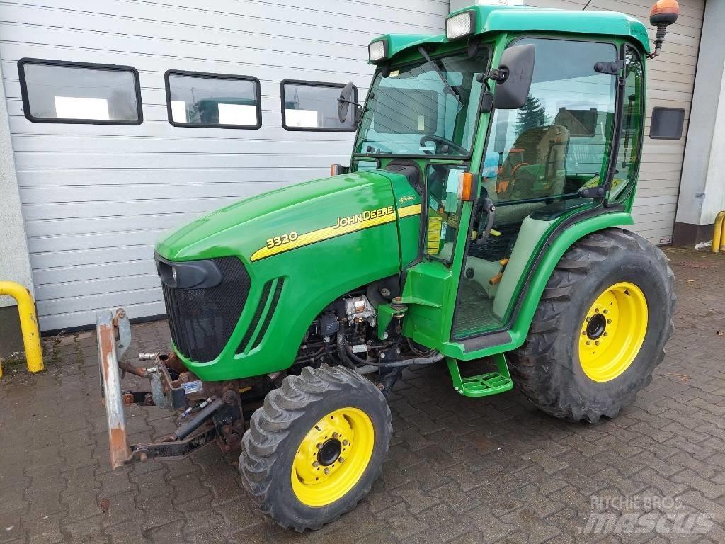 John Deere 3320 小型曳引機