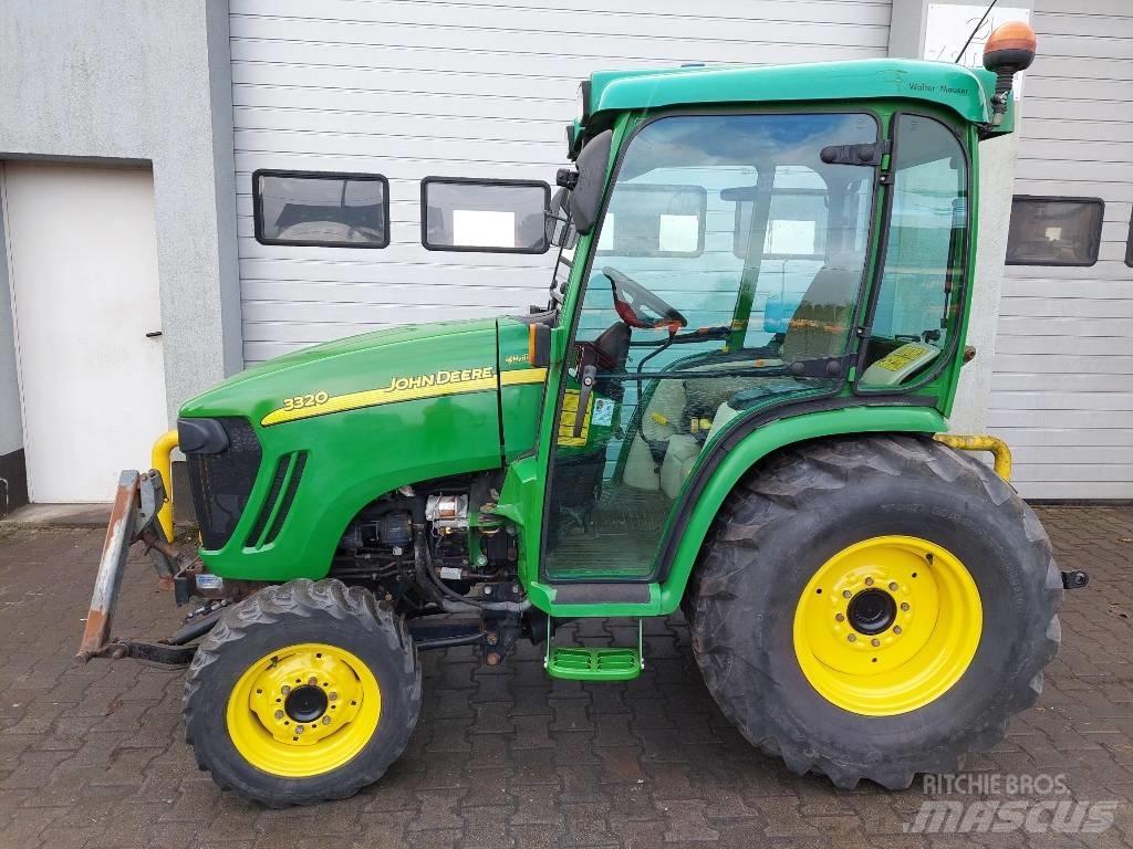 John Deere 3320 小型曳引機