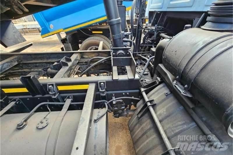Tata LPK 其他貨車