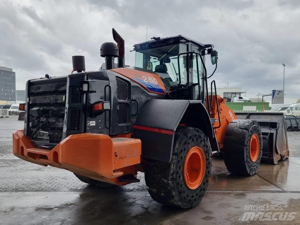 Hitachi ZW 250 輪胎式裝載機