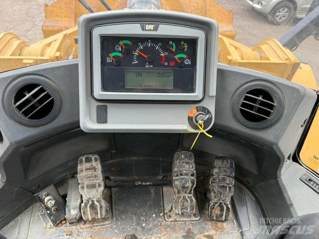 CAT 972 M 輪胎式裝載機