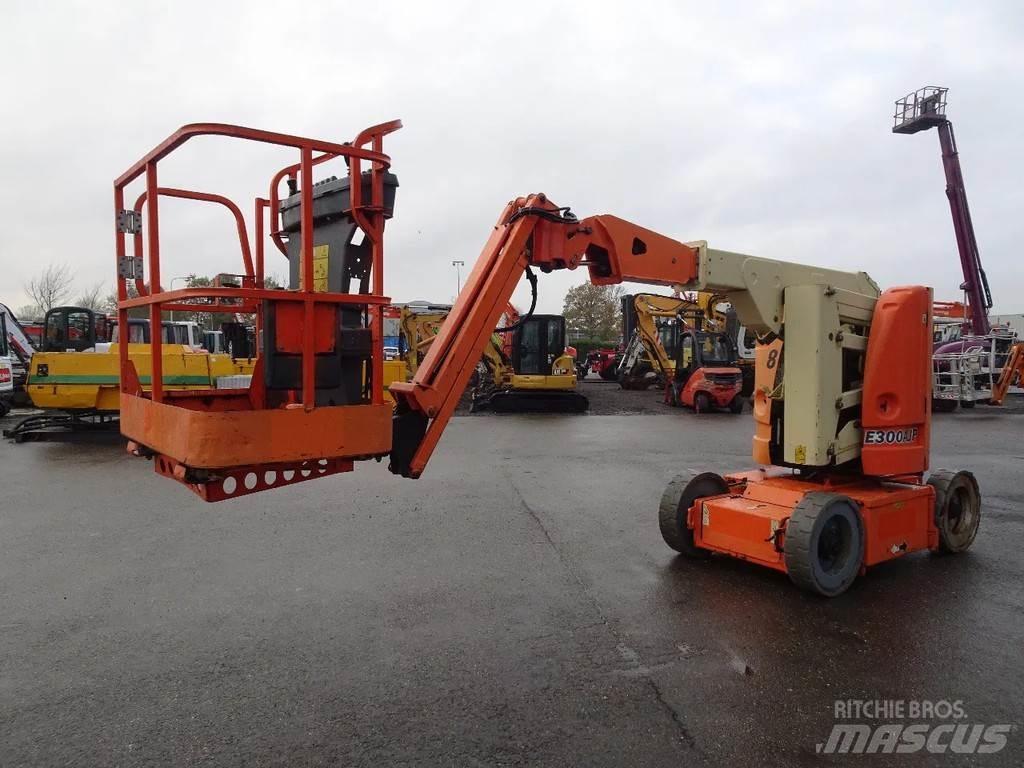 JLG E300AJP 曲臂高空作業車