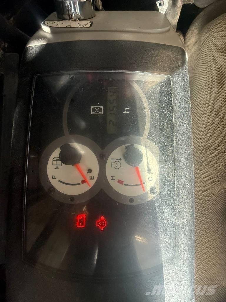 Komatsu PC 27 小型挖土機/掘鑿機<7t(小型挖掘機)