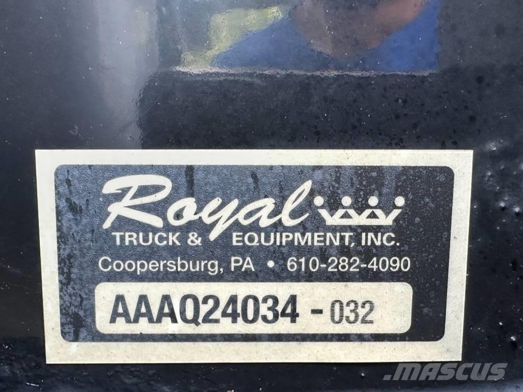 International 4300 平板式/側卸式卡車