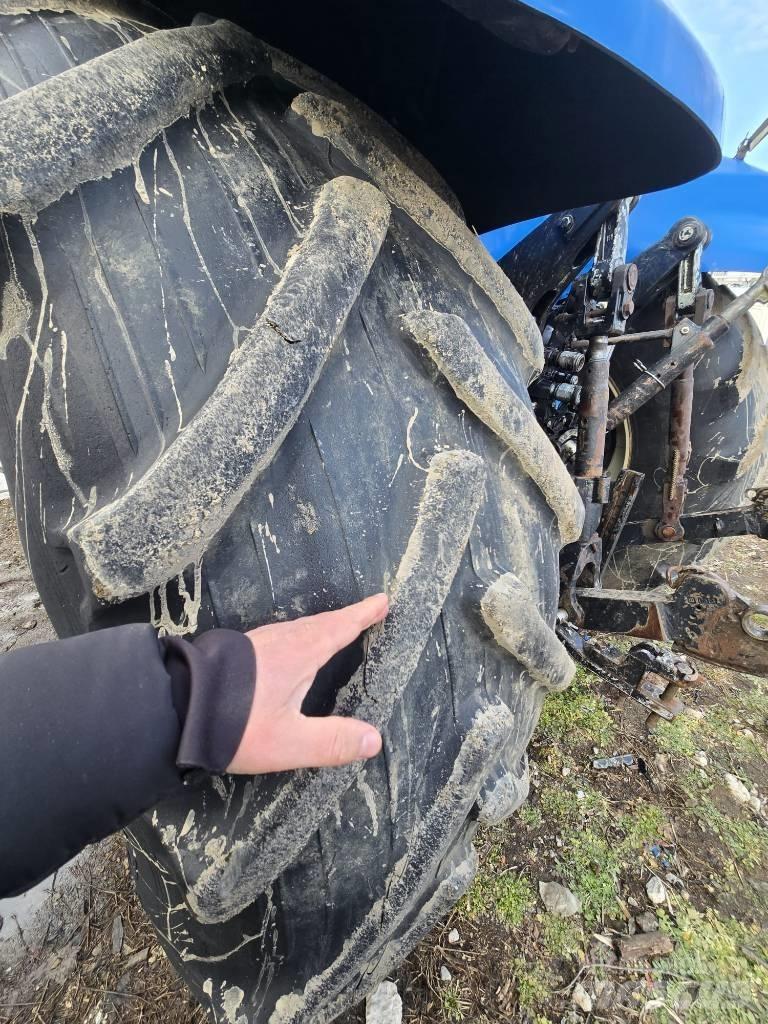 New Holland T 8030 曳引機