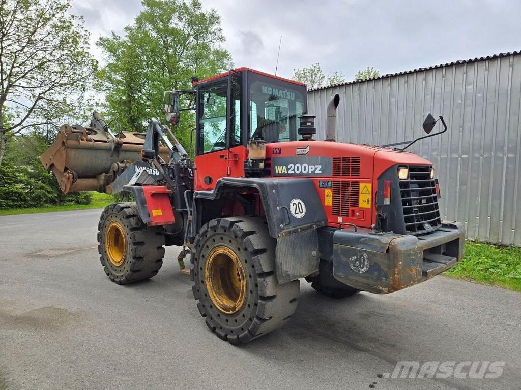 Komatsu WA200PZ-6 輪胎式裝載機