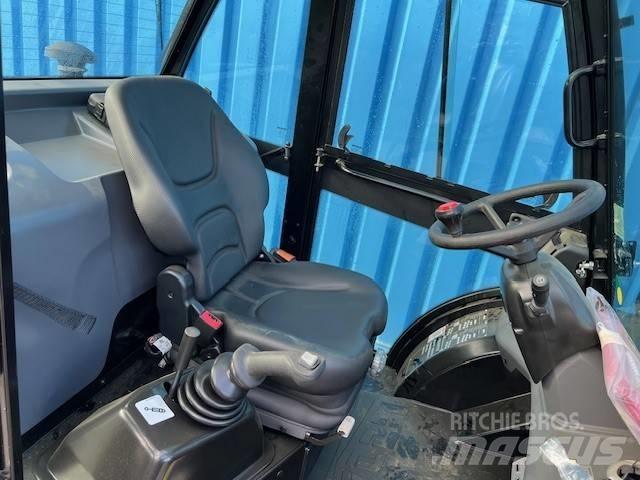 Manitou MC25-4 伸縮臂操作車