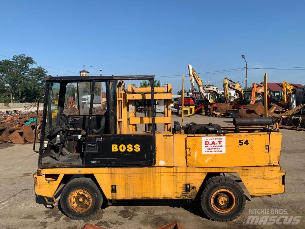 Boss LB546 鏟裝機