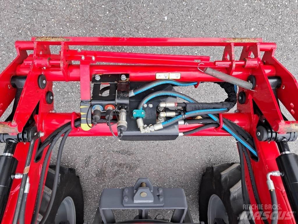 Massey Ferguson 4707 曳引機