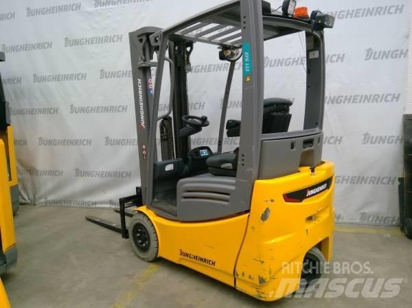 Jungheinrich EFG 112 電動堆高機