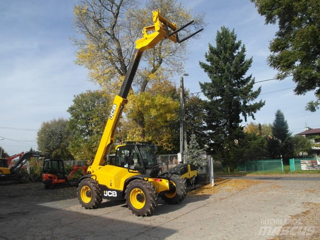 JCB 531-70 伸縮臂操作車