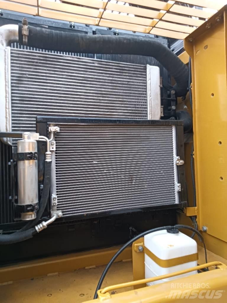 CAT 320D2 中型挖土機/掘鑿機/挖掘機 7t-12t