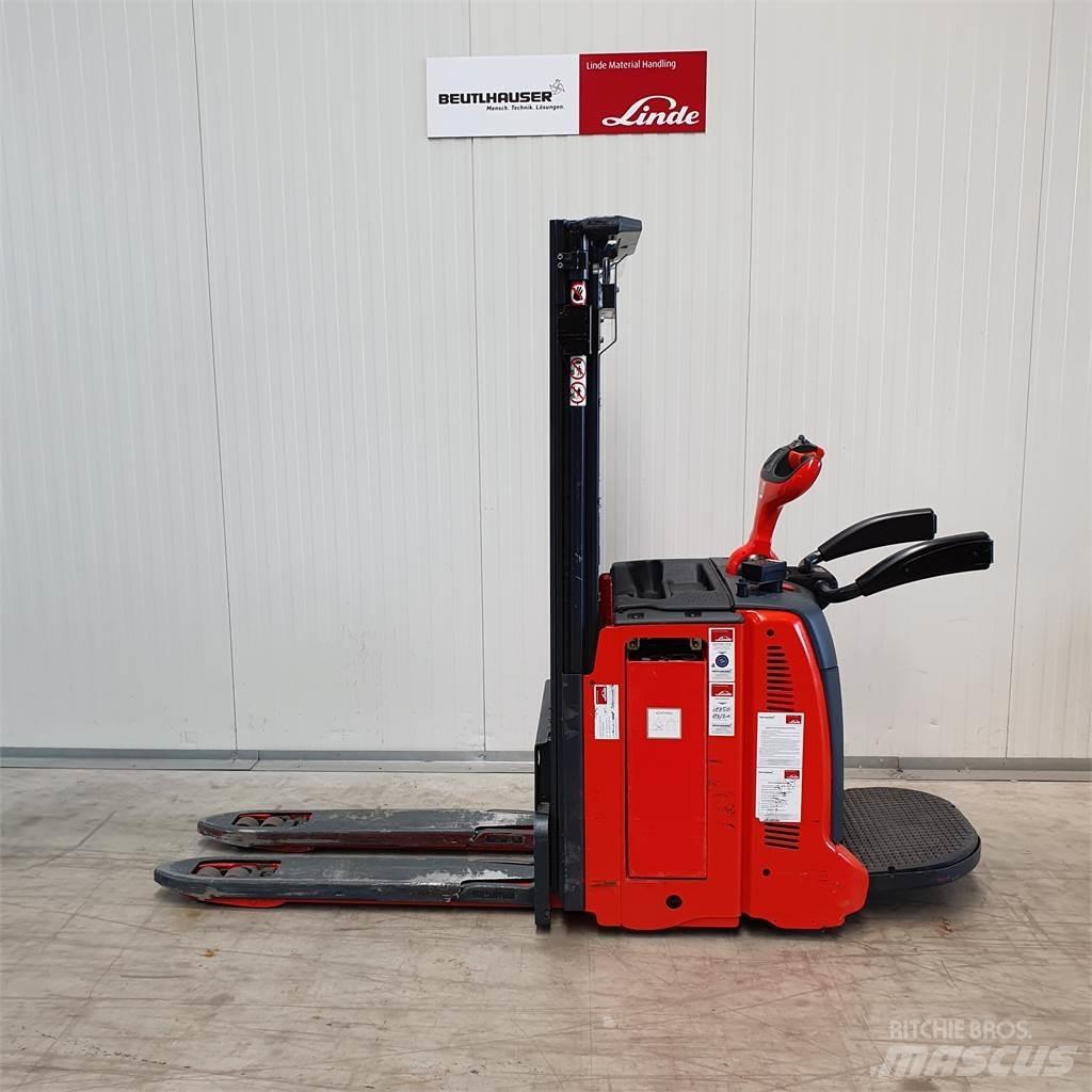 Linde D12AP 行走控制式堆積機