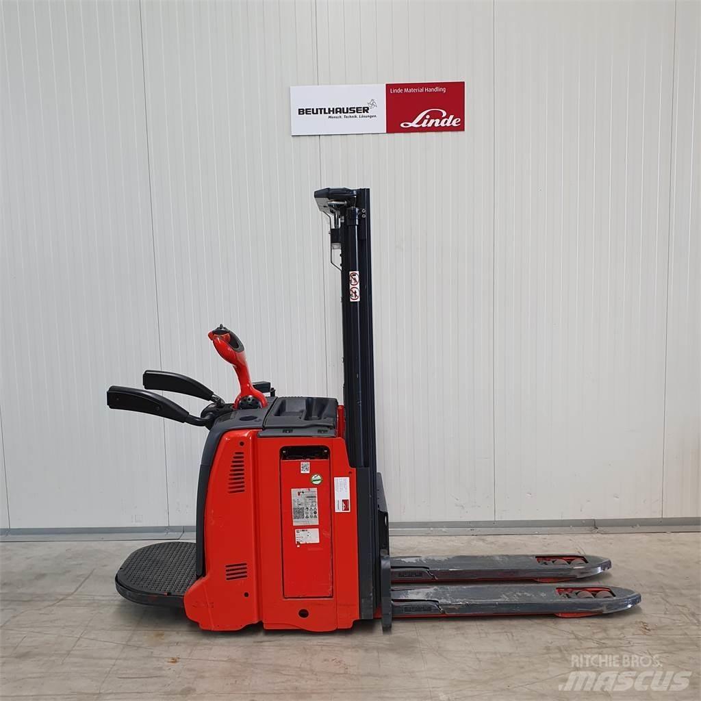 Linde D12AP 行走控制式堆積機