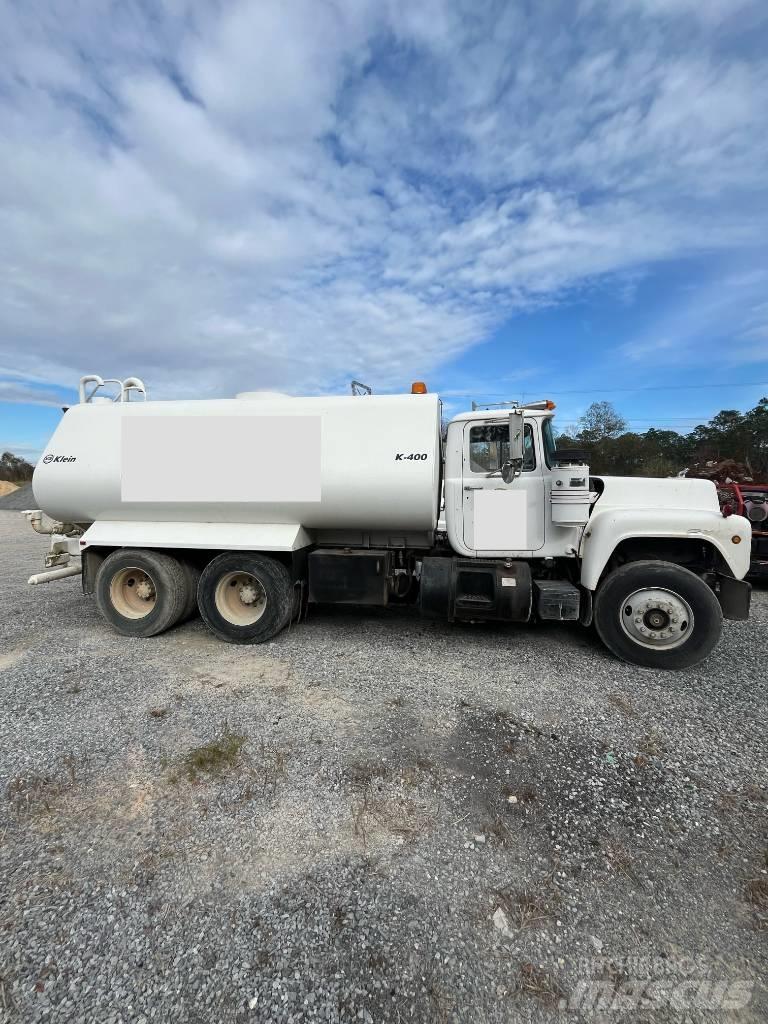 Mack RD 688 水車