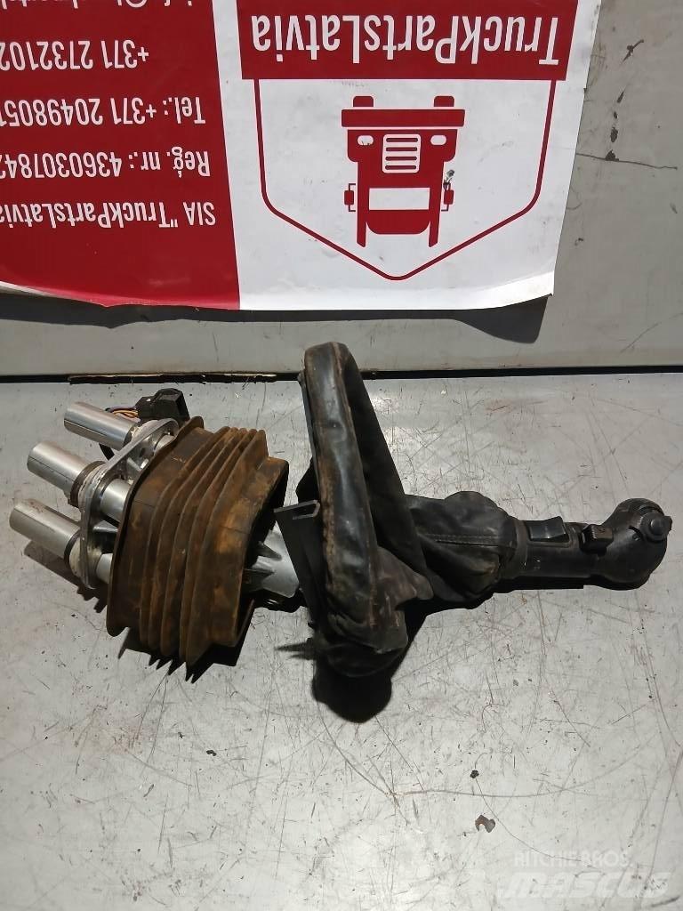 MAN TGA    81326056111 駕駛室與內部