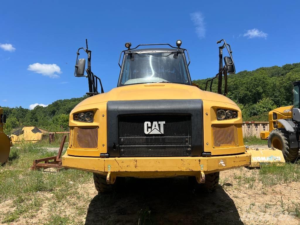 CAT 730 C 鉸接式起吊車