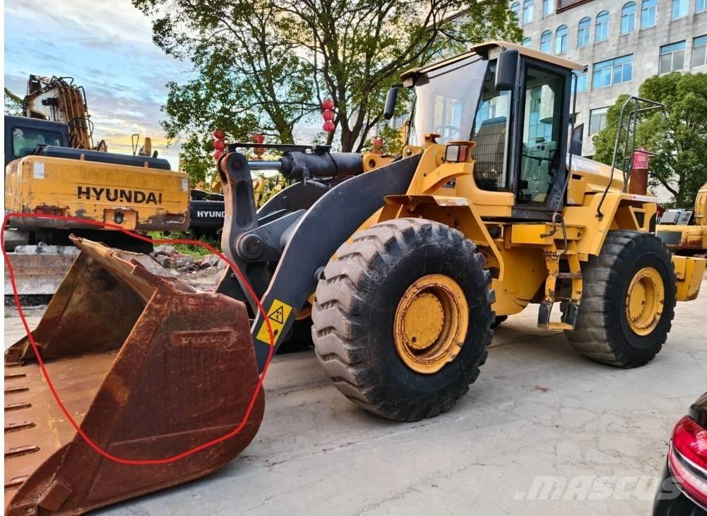 Volvo L 120 輪胎式裝載機