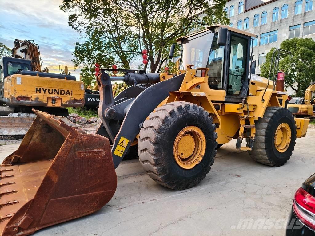 Volvo L 120 輪胎式裝載機