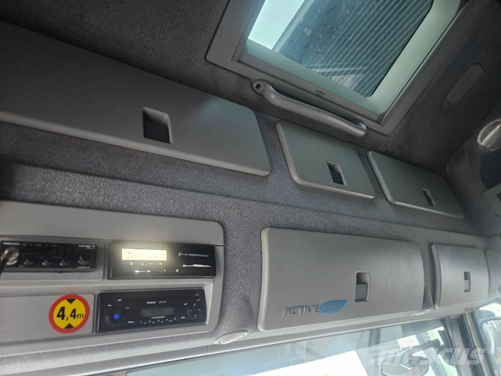 Iveco Stralis 6x2 貨箱式卡車