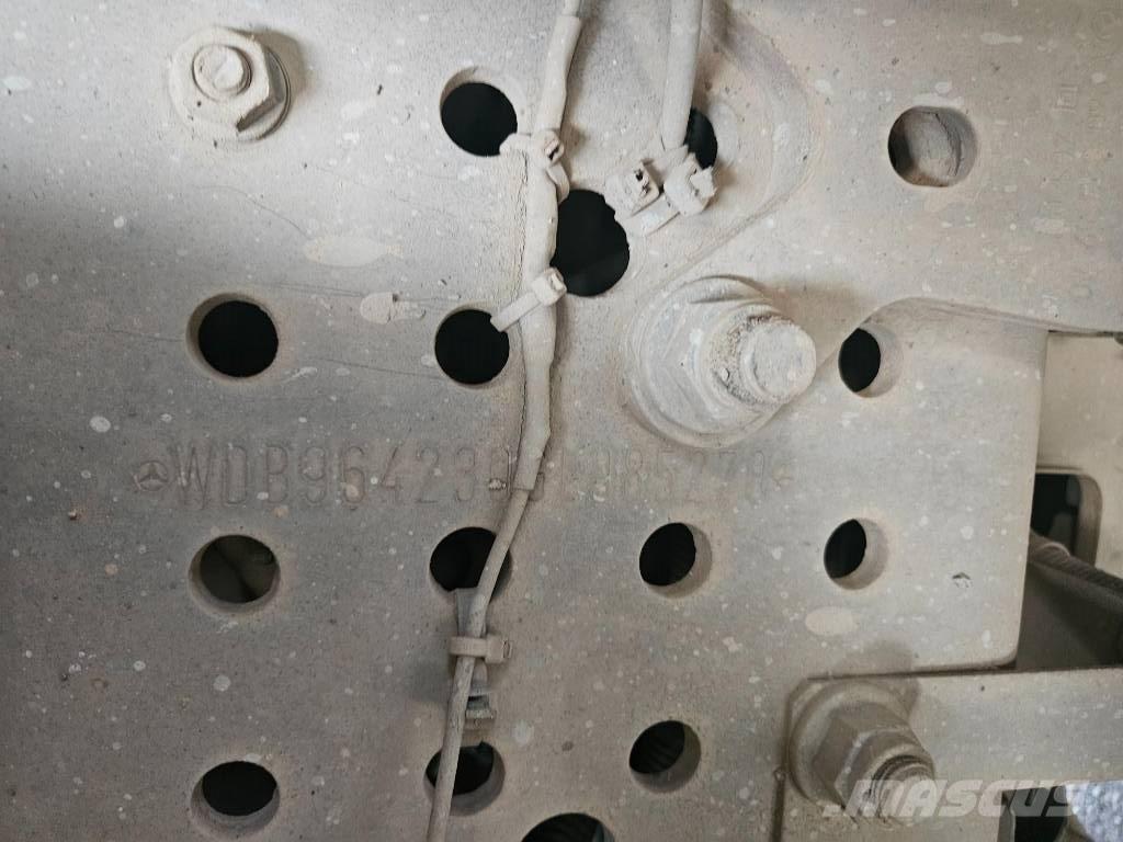 Mercedes-Benz 3951K 側卸礦車