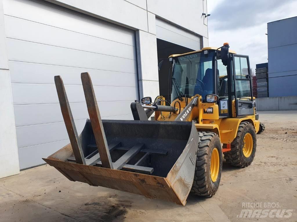 Volvo L 30 G 移動式壓碎機