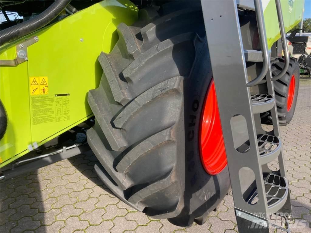 CLAAS Trion 730 聯合收穫機