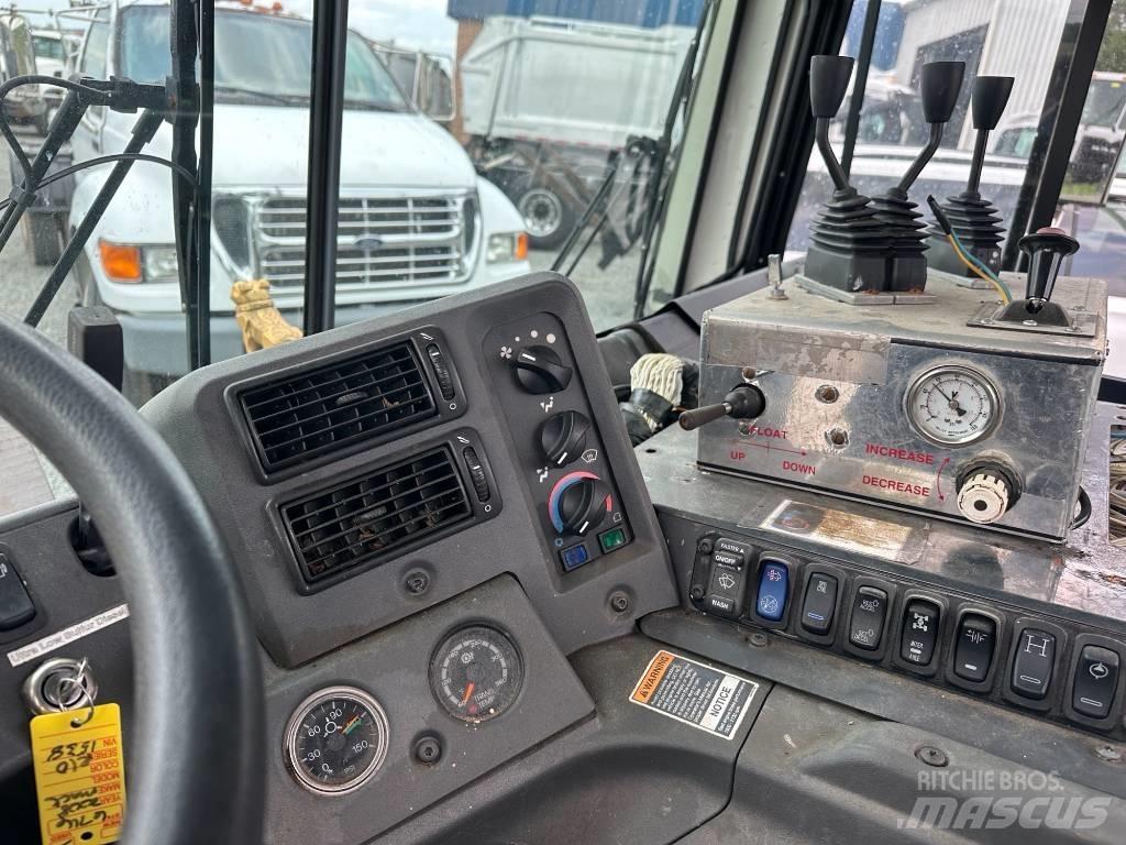 Mack MRU613 垃圾車