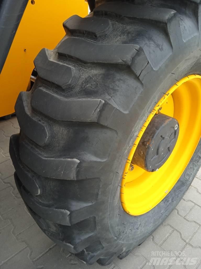 JCB 540-140 伸縮臂操作車