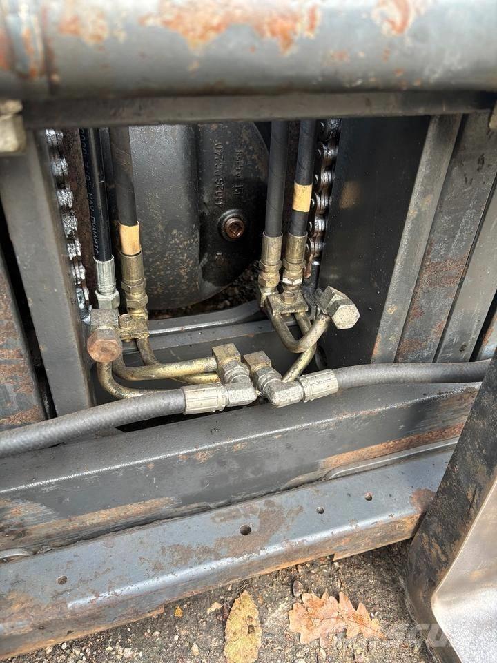 Nissan UGD02 A 30 PQ 液化石油氣LPG卡車