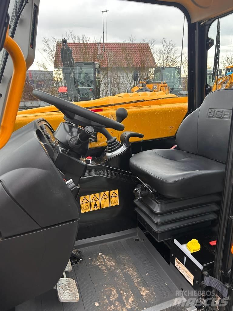 JCB 525-60 Hi-Viz 伸縮臂操作車