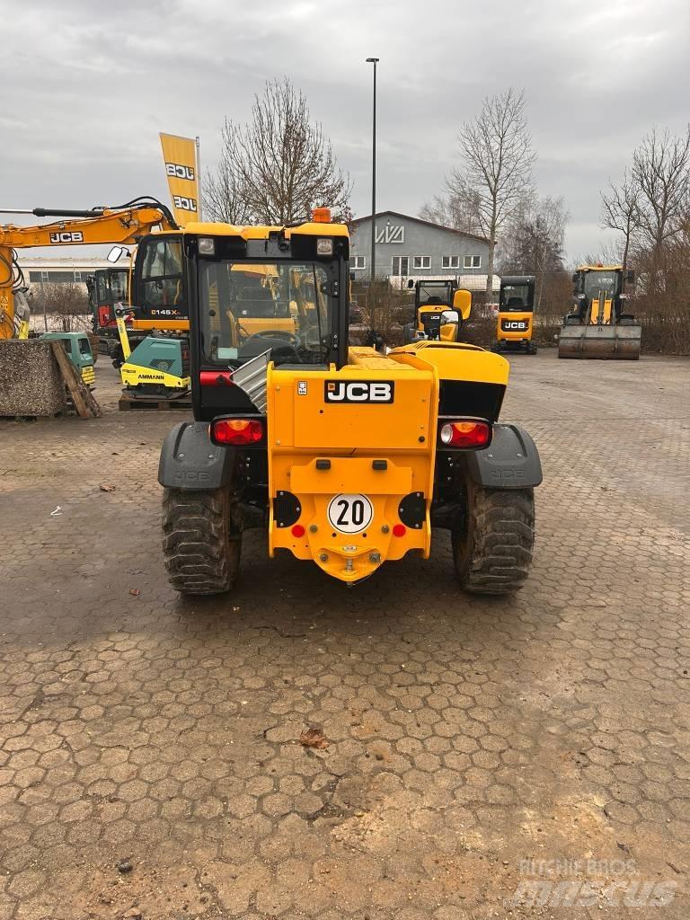 JCB 525-60 Hi-Viz 伸縮臂操作車