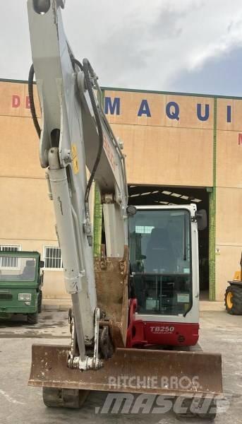 Takeuchi TB 250 小型挖土機/掘鑿機<7t(小型挖掘機)